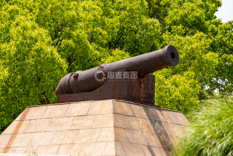 高清大图下载【趣麦麦图】吴淞炮台湾公园标志性古炮原型照片
