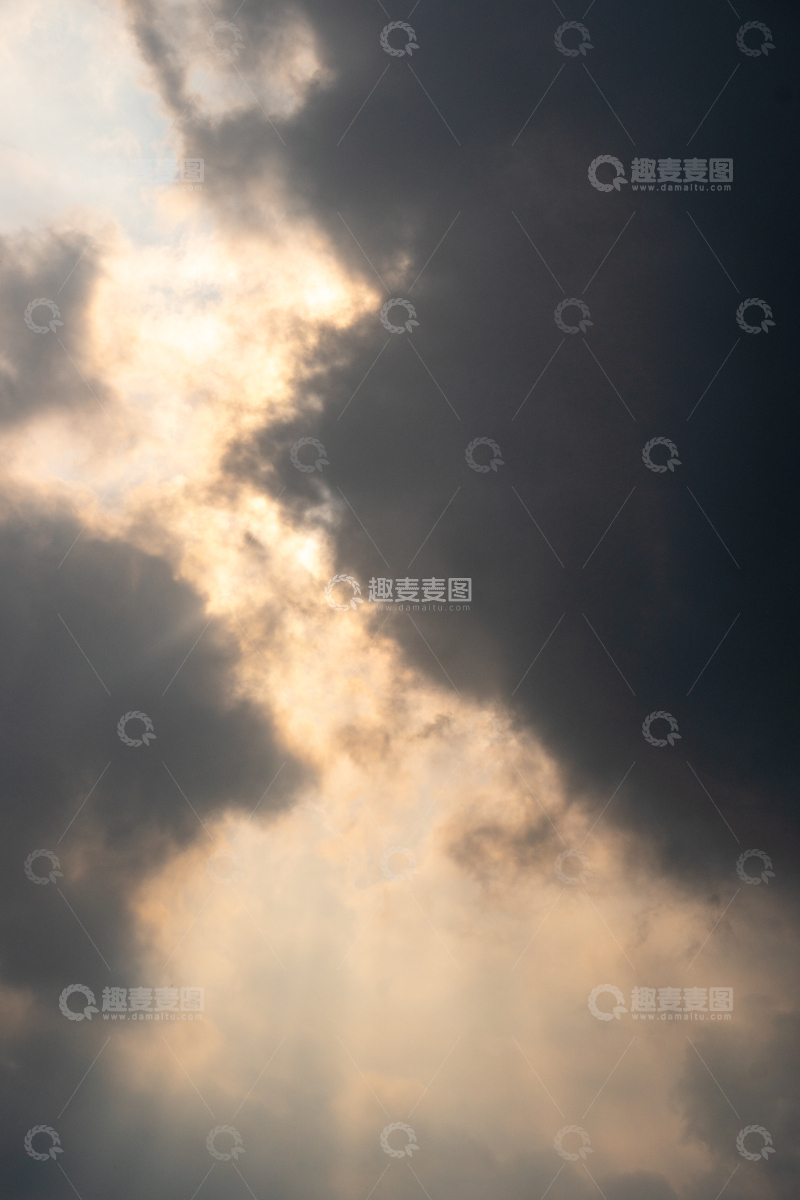高清大图下载【趣麦麦图】云层丁达尔光影天空景观