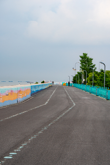 上海宝山国际邮轮度假区彩绘桥路海景风光