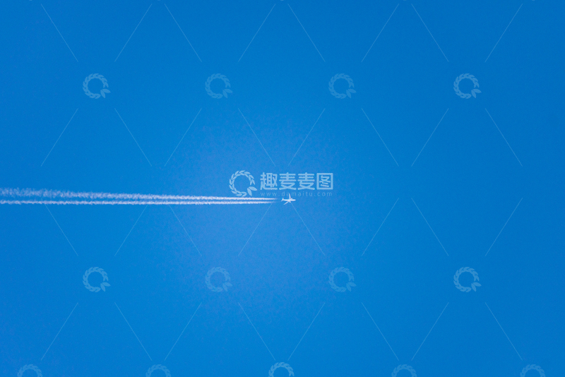 高清大图下载【趣麦麦图】蓝天飞机喷气轨迹摄影图
