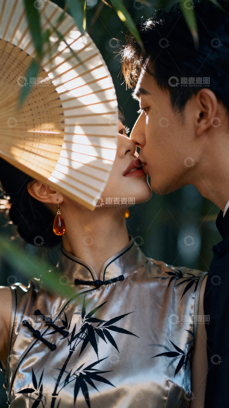 高清大图下载【趣麦麦图】竹林折扇新中式旗袍情侣氛围感婚纱照4