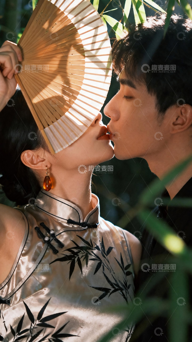 高清大图下载【趣麦麦图】竹林折扇新中式旗袍情侣氛围感婚纱照2