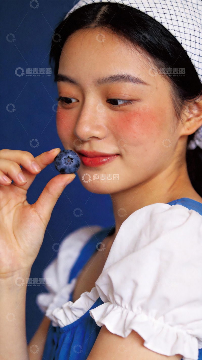 高清大图下载【趣麦麦图】复古田园风少女室内写真1