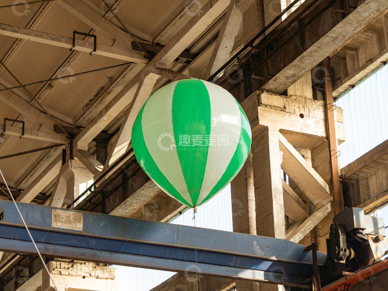 高清大图下载【趣麦麦图】-上海船台PARK工业风热气球悬挂场景
