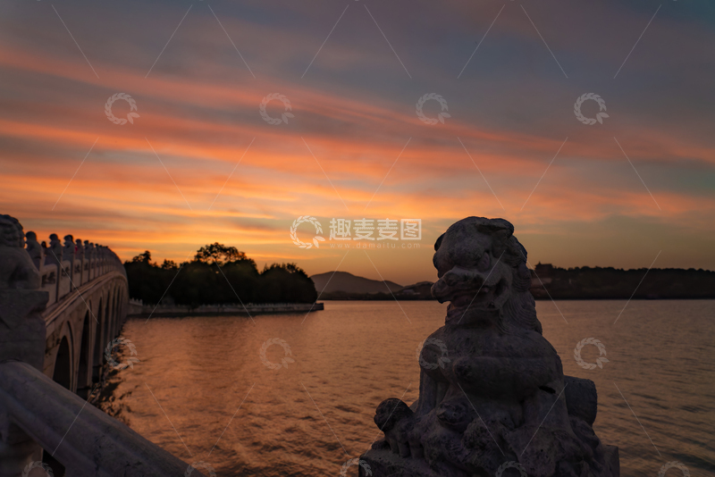 高清大图下载【趣麦麦图】剪影风黄昏湖畔石狮景观设计素材