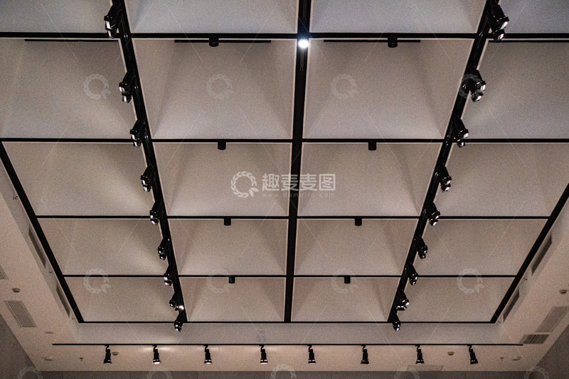 高清大图下载【趣麦麦图】-现代风室内天花板灯光设计素材