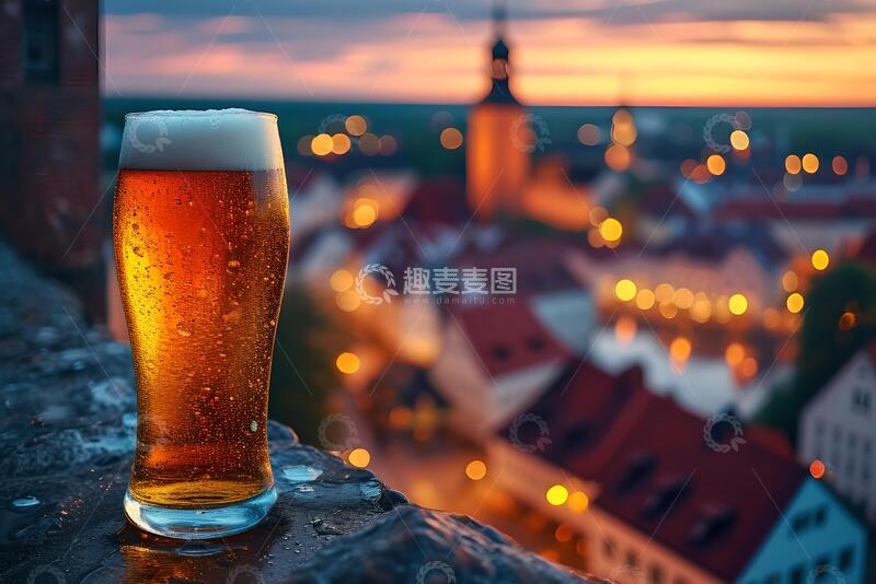 高清大图下载【趣麦麦图】黄昏风啤酒杯城市夜景摄影素材383