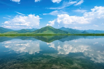 湖泊远山白云倒影