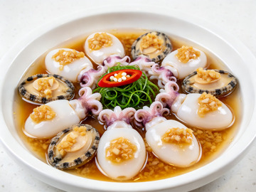 鲜鲍墨鱼仔砂锅海鲜菜品图1