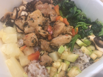 写实风健康餐鸡肉蔬菜饭碗设计素材