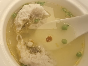 写实风清汤鱼丸美食摄影素材