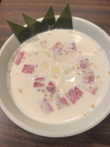 写实风椰汁西米露美食摄影素材