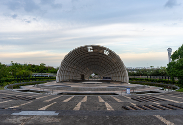 台风巴威肆虐后的贝壳广场城市景观建筑摄影