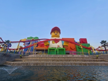卡通风上海乐高乐园主题建筑设计素材