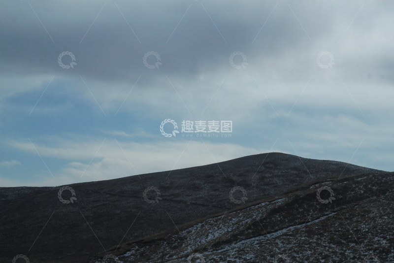 高清大图下载【趣麦麦图】开阔山体与天空2