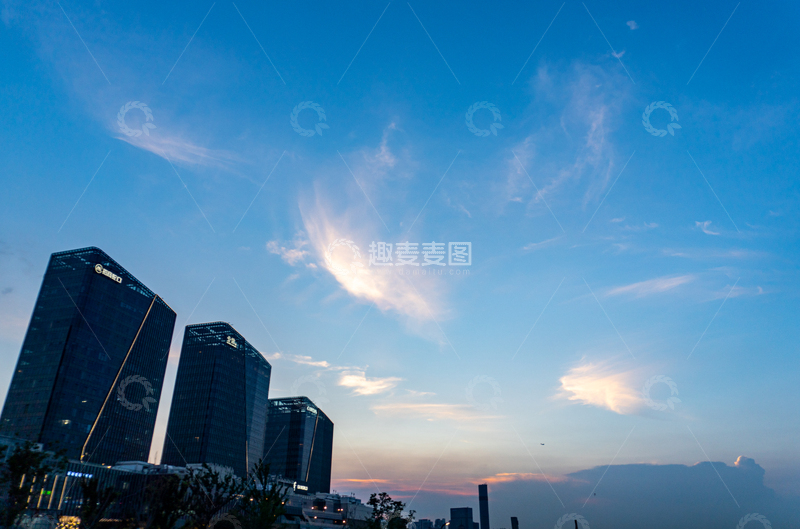 高清大图下载【趣麦麦图】城市风光现代建筑黄昏天空设计素材