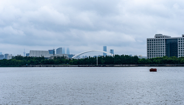 写实风城市湖景建筑摄影素材