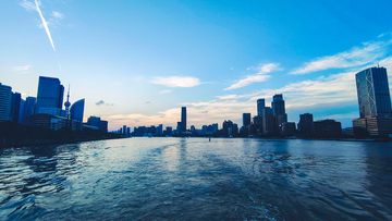 摄影风黄浦江城市天际线水面倒影设计素材