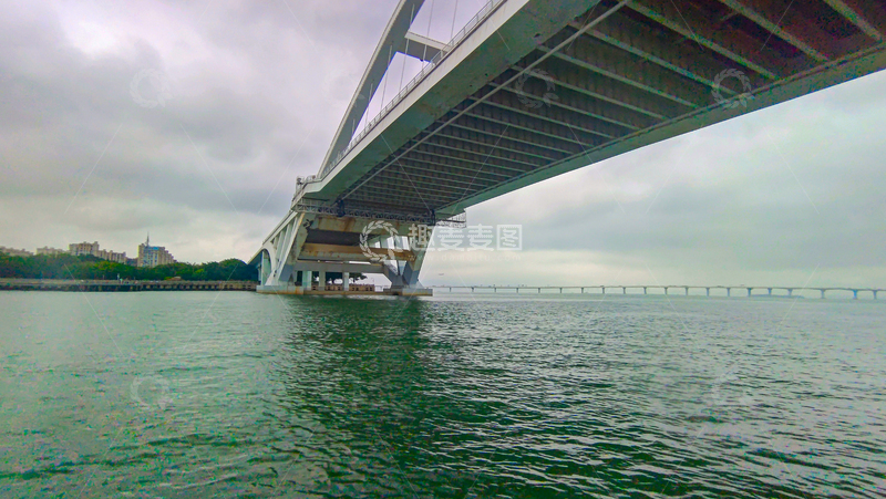 高清大图下载【趣麦麦图】-实景风厦门跨海大桥水下视角设计素材