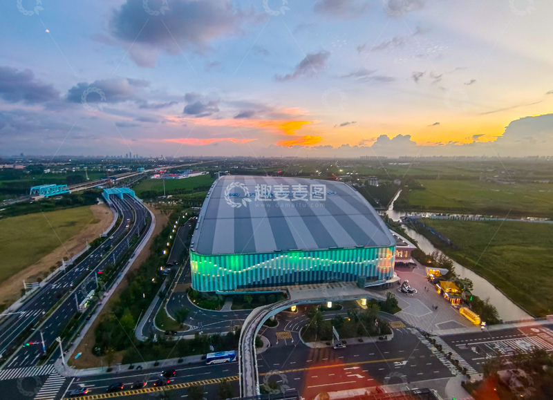 高清大图下载【趣麦麦图】航拍风现代建筑黄昏全景设计素材