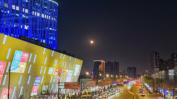明月当空上海夜景城市灯光建筑摄影素材