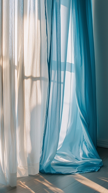 轻盈飘逸的蓝色窗帘