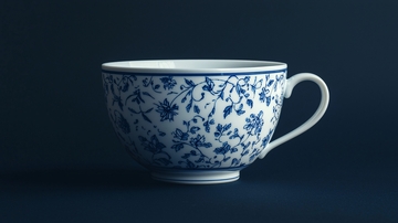 蓝白瓷花茶杯