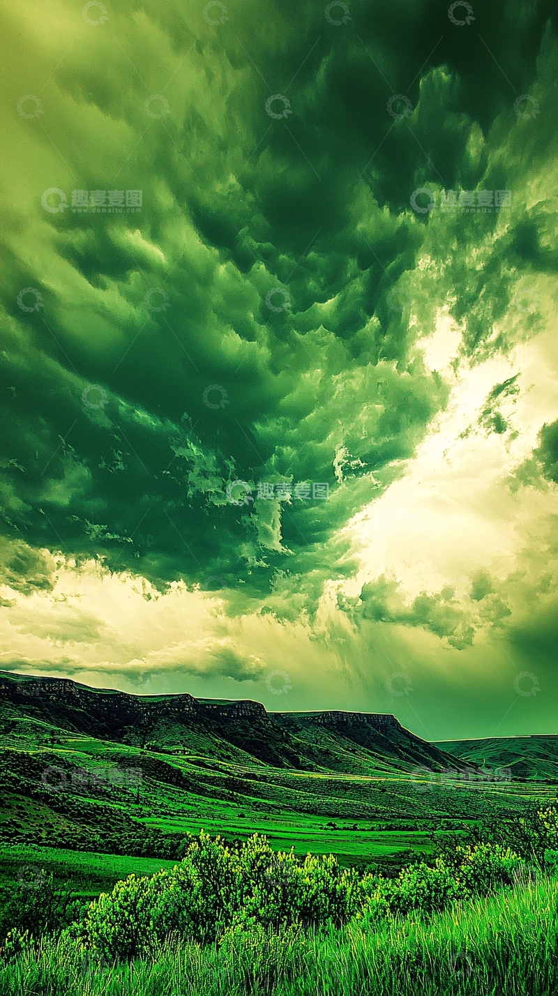 高清大图下载【趣麦麦图】绿色天空下起伏的绿色山峦