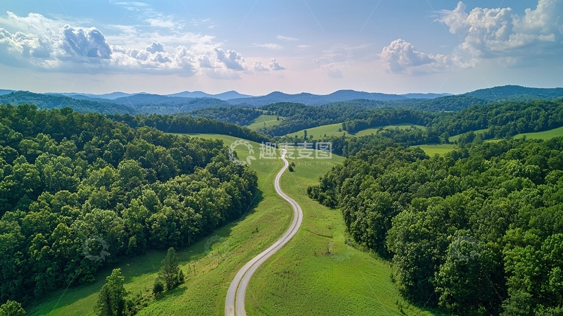 高清大图下载【趣麦麦图】蜿蜒小路穿梭绿色山谷