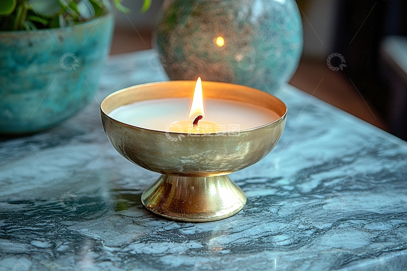 高清大图下载【趣麦麦图】金色烛台上的蜡烛火焰