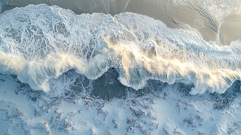 高清大图下载【趣麦麦图】海浪拍打沙滩的景象