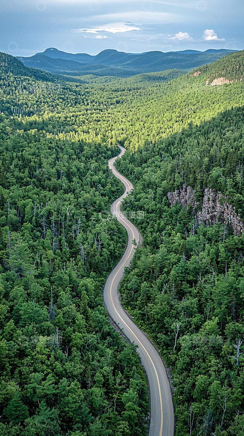 高清大图下载【趣麦麦图】蜿蜒山路森林全景