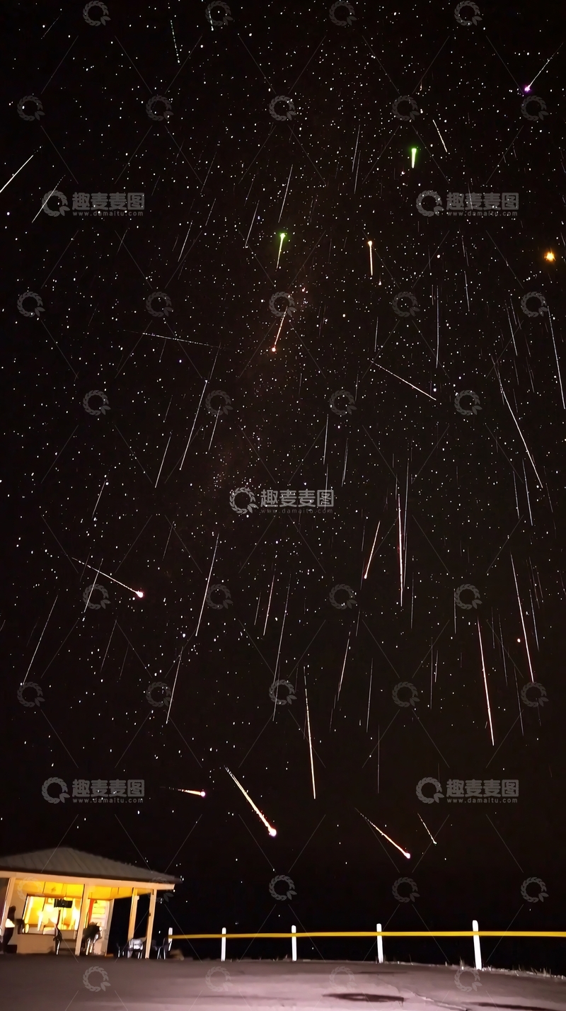 高清大图下载【趣麦麦图】夜空流星雨雨