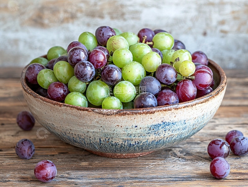 高清大图下载【趣麦麦图】一碗混合颜色的葡萄