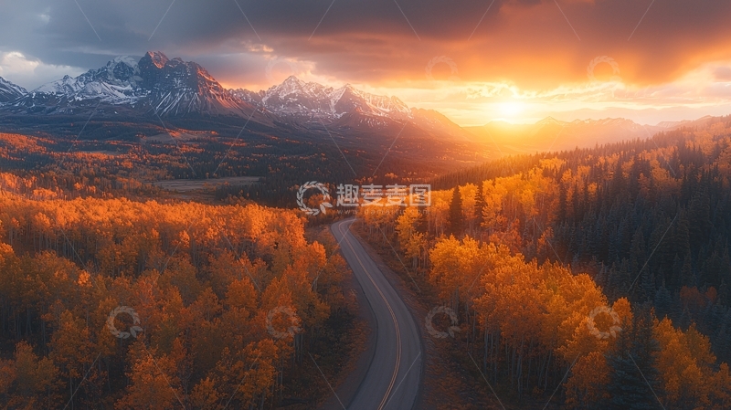 高清大图下载【趣麦麦图】秋日山林间的公路日落