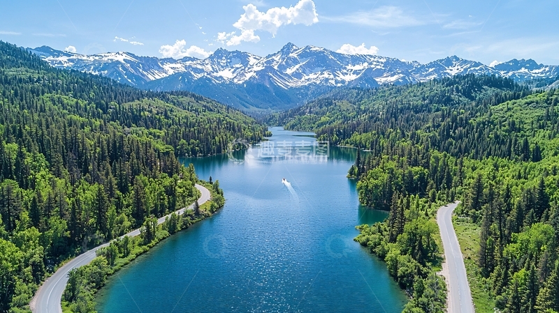 高清大图下载【趣麦麦图】湖泊两侧绿树成荫