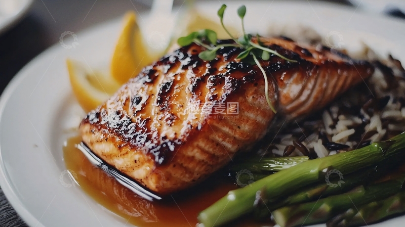 高清大图下载【趣麦麦图】-烤三文鱼配米饭和芦笋