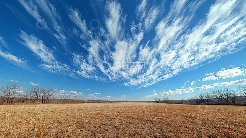 高清大图下载【趣麦麦图】开阔草原上的奇异云朵