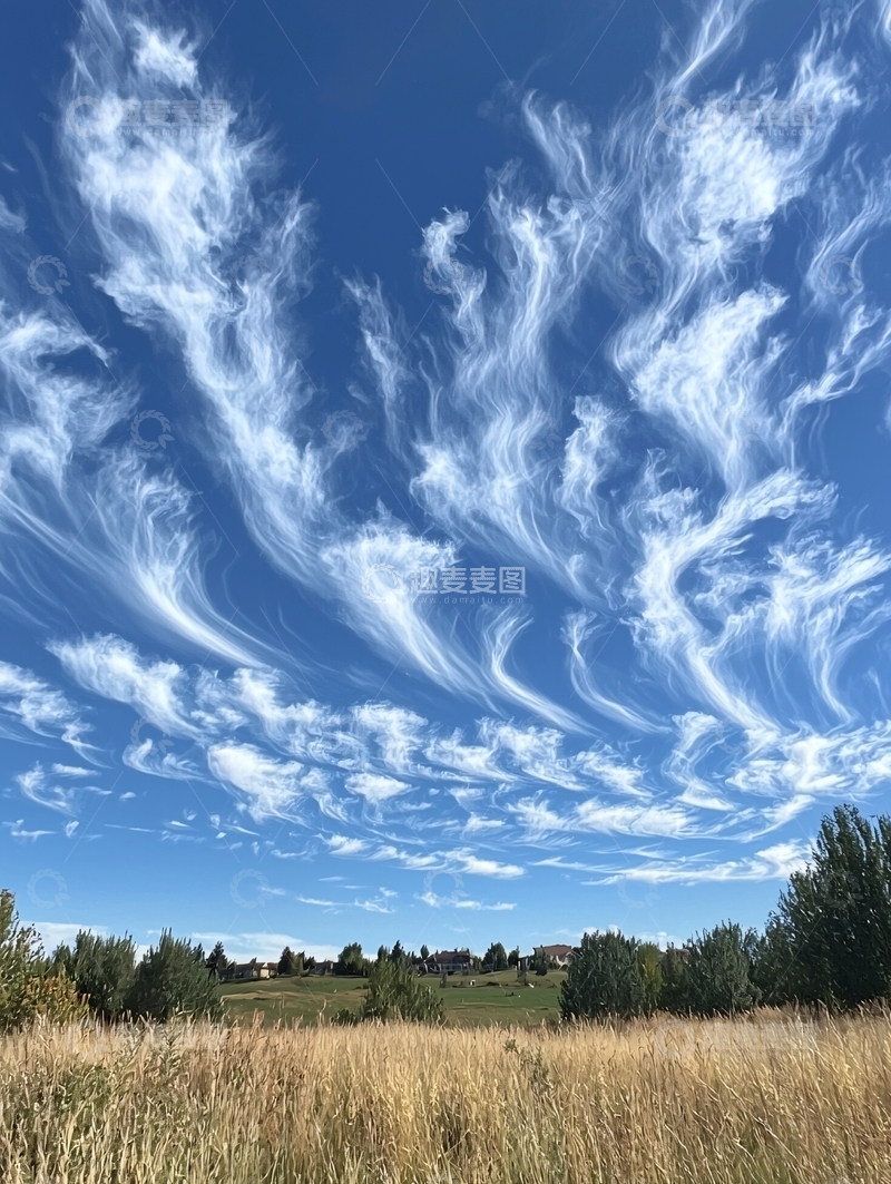 高清大图下载【趣麦麦图】蓝天白云如羽毛般舒展