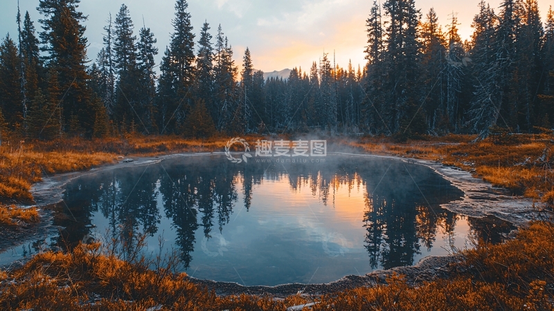 高清大图下载【趣麦麦图】宁静的森林湖面映衬天空