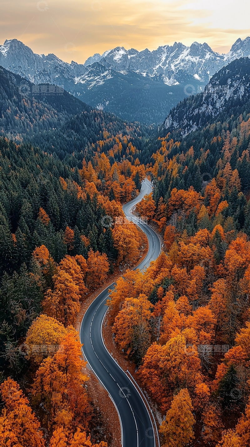 高清大图下载【趣麦麦图】蜿蜒山路秋色正浓