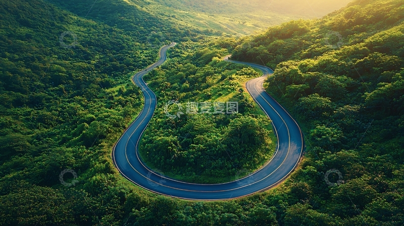 高清大图下载【趣麦麦图】蜿蜒山路穿梭森林