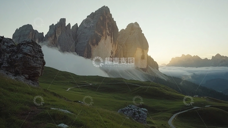 高清大图下载【趣麦麦图】日出时分山峰云海