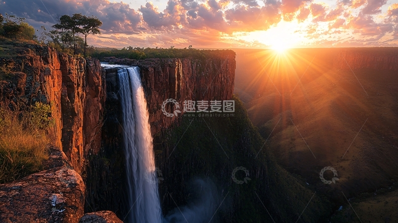高清大图下载【趣麦麦图】壮丽瀑布日落景观
