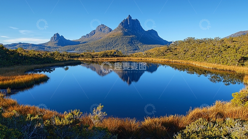 高清大图下载【趣麦麦图】湖面倒影下的山峰