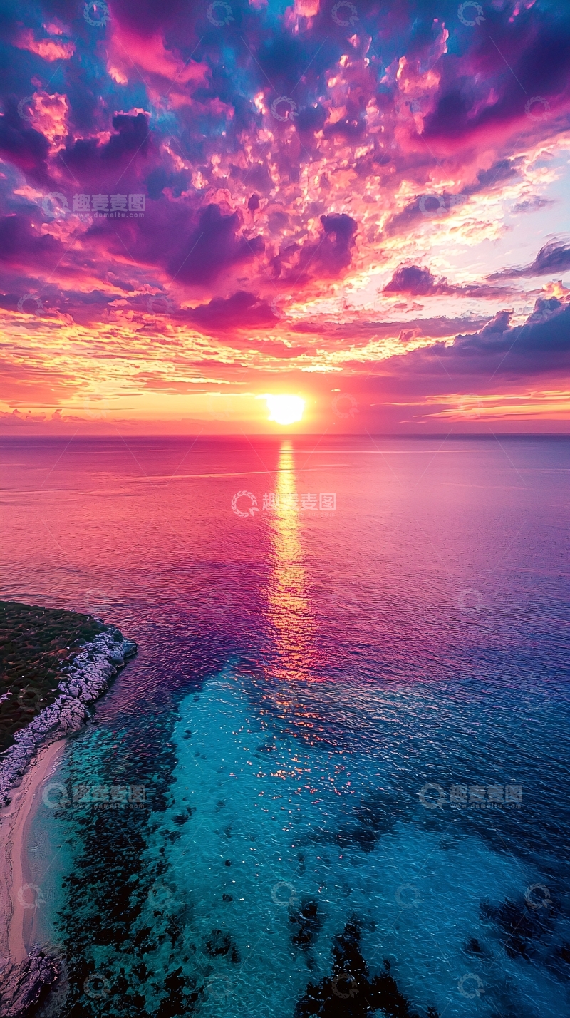 高清大图下载【趣麦麦图】紫红色天空下的海平面日落