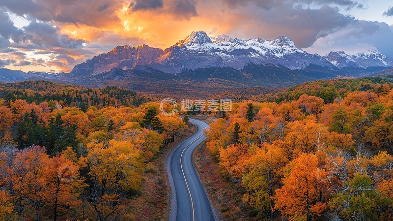 高清大图下载【趣麦麦图】秋日山间公路