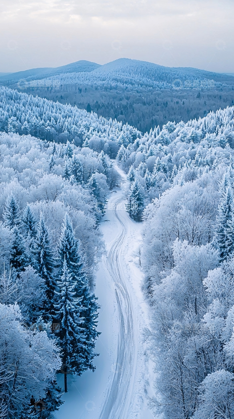 高清大图下载【趣麦麦图】雪后的山间公路风景