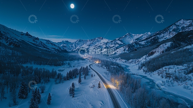 高清大图下载【趣麦麦图】雪山下的公路夜景