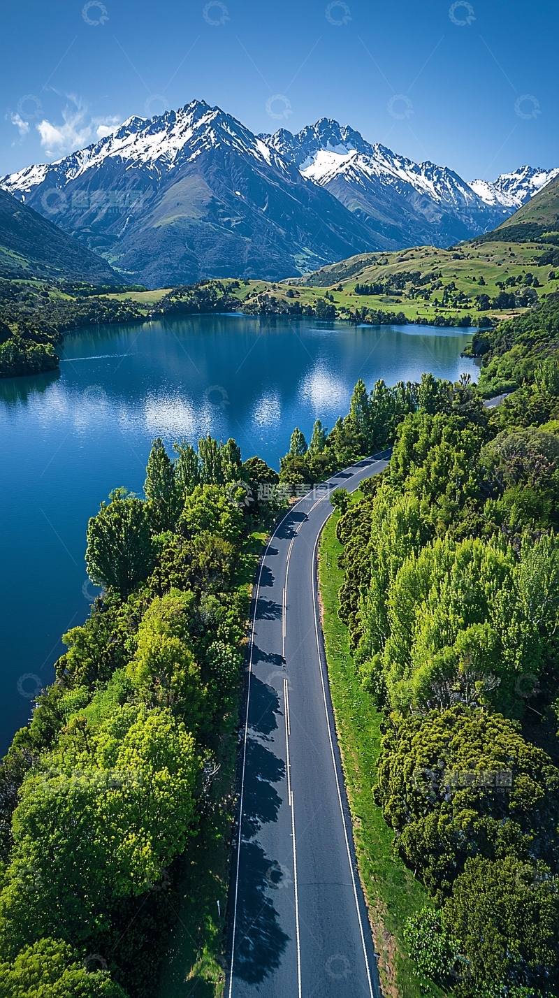 高清大图下载【趣麦麦图】壮丽雪山下的湖泊公路